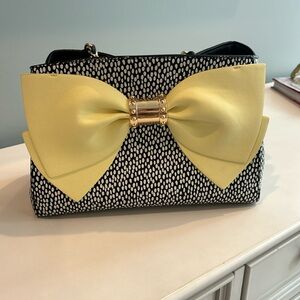 Betsey Johnson bow purse 👜